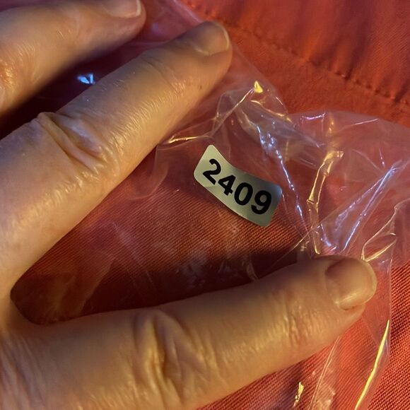 Vineyard Vines size 35 X 30 men’s salon pants. - Picture 6 of 6